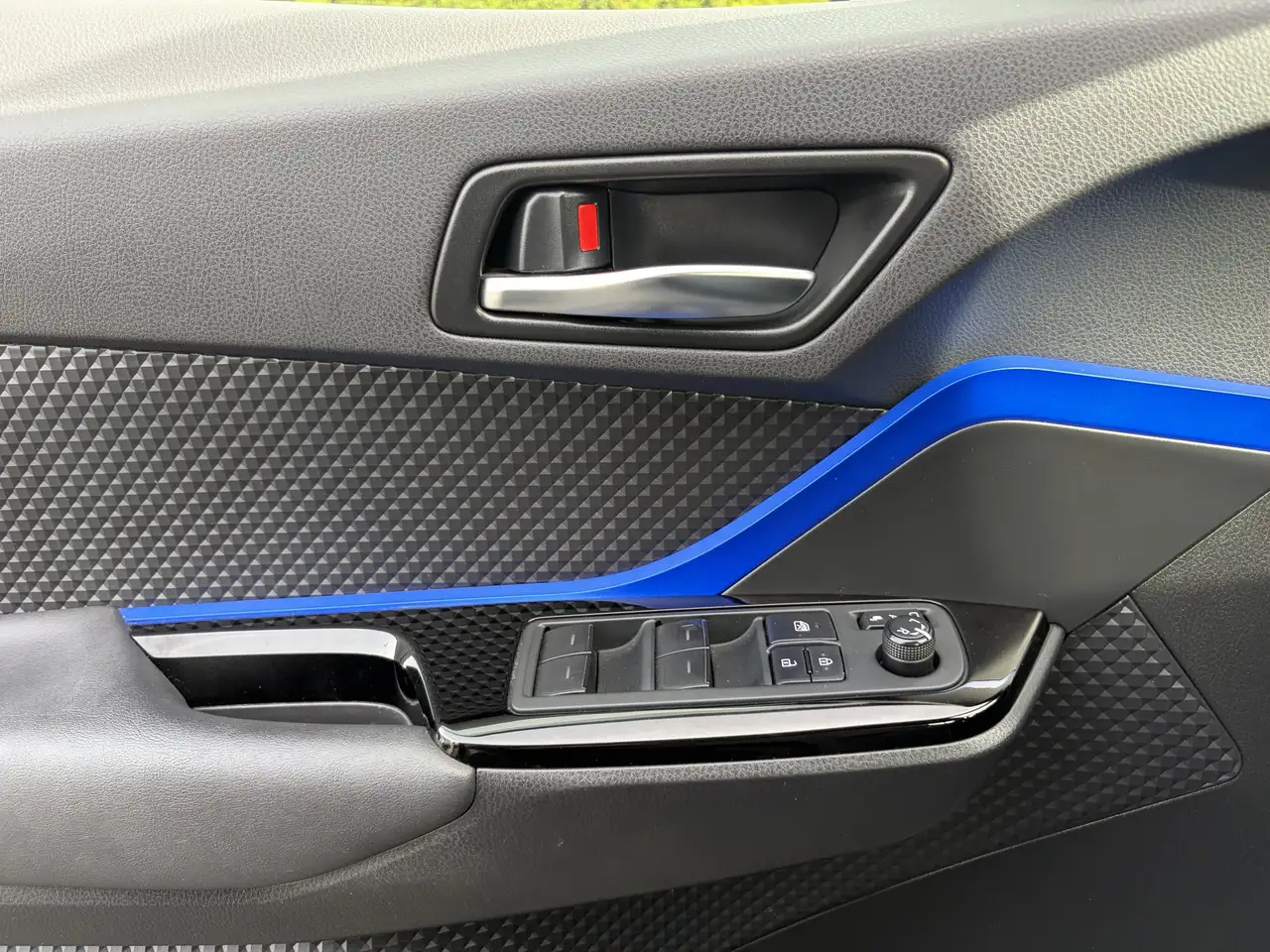 Toyota C-HR photo Toyota C-HR
