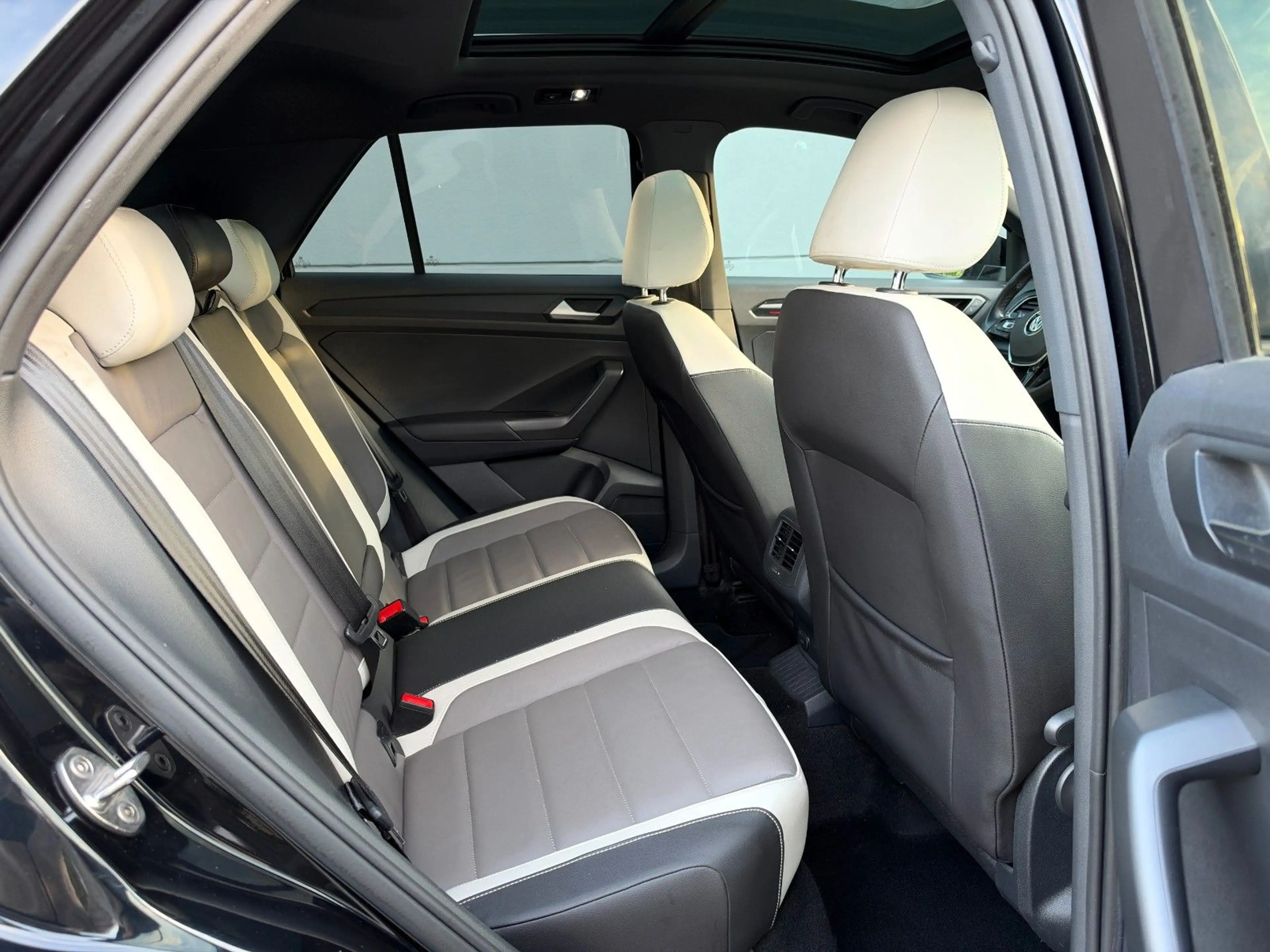 Volkswagen T-Roc Sport 4Motion*Panorama*Virtual*Beats*ACC* — photo 14