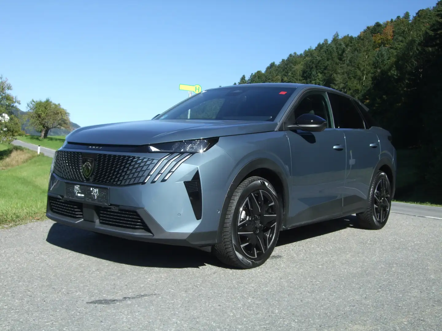 Peugeot 3008 Hybrid 136 E-DCS6 Allure Aut. Bleu - 1