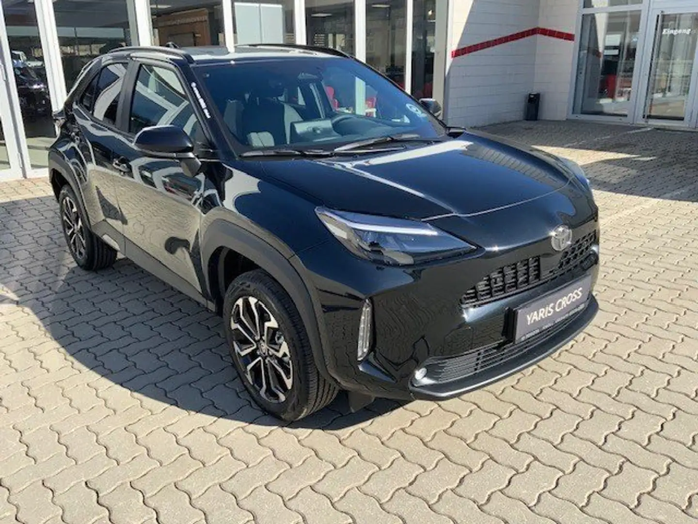 Toyota Yaris Cross 1,5 Hybrid AWD Active Drive Safetypaket kostenlos Schwarz - 1