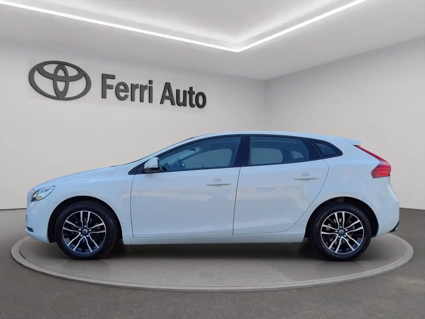 Volvo V40 2.0 d2 plus Bianco - 2