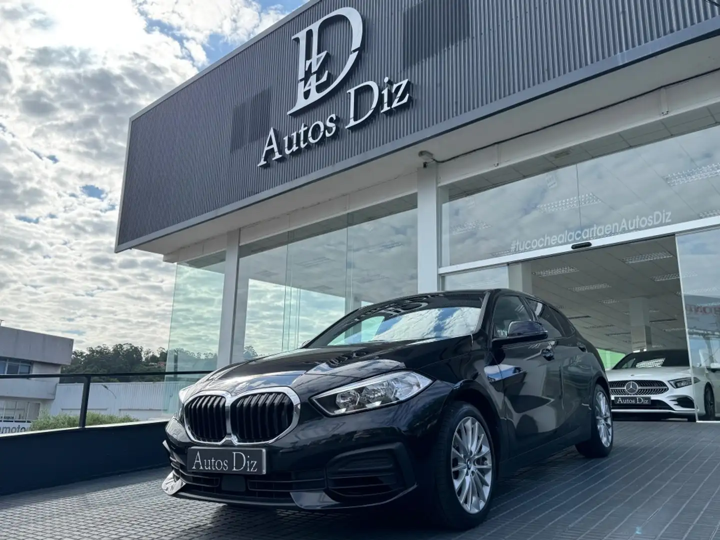 BMW 118 118i Schwarz - 1