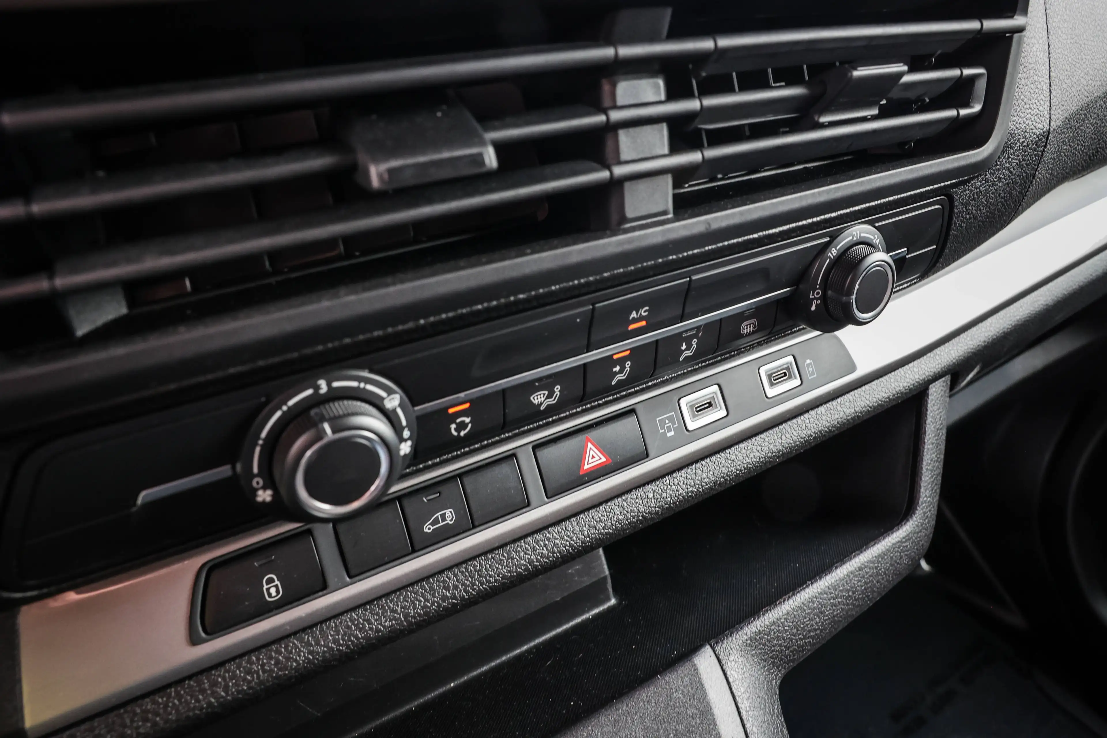 Peugeot Expert VERLENGDE-VERSIE*ACHTERUITRIJCAMERA*APPLE-CARPLAY*CRUISE-CONTROLE* — photo 14