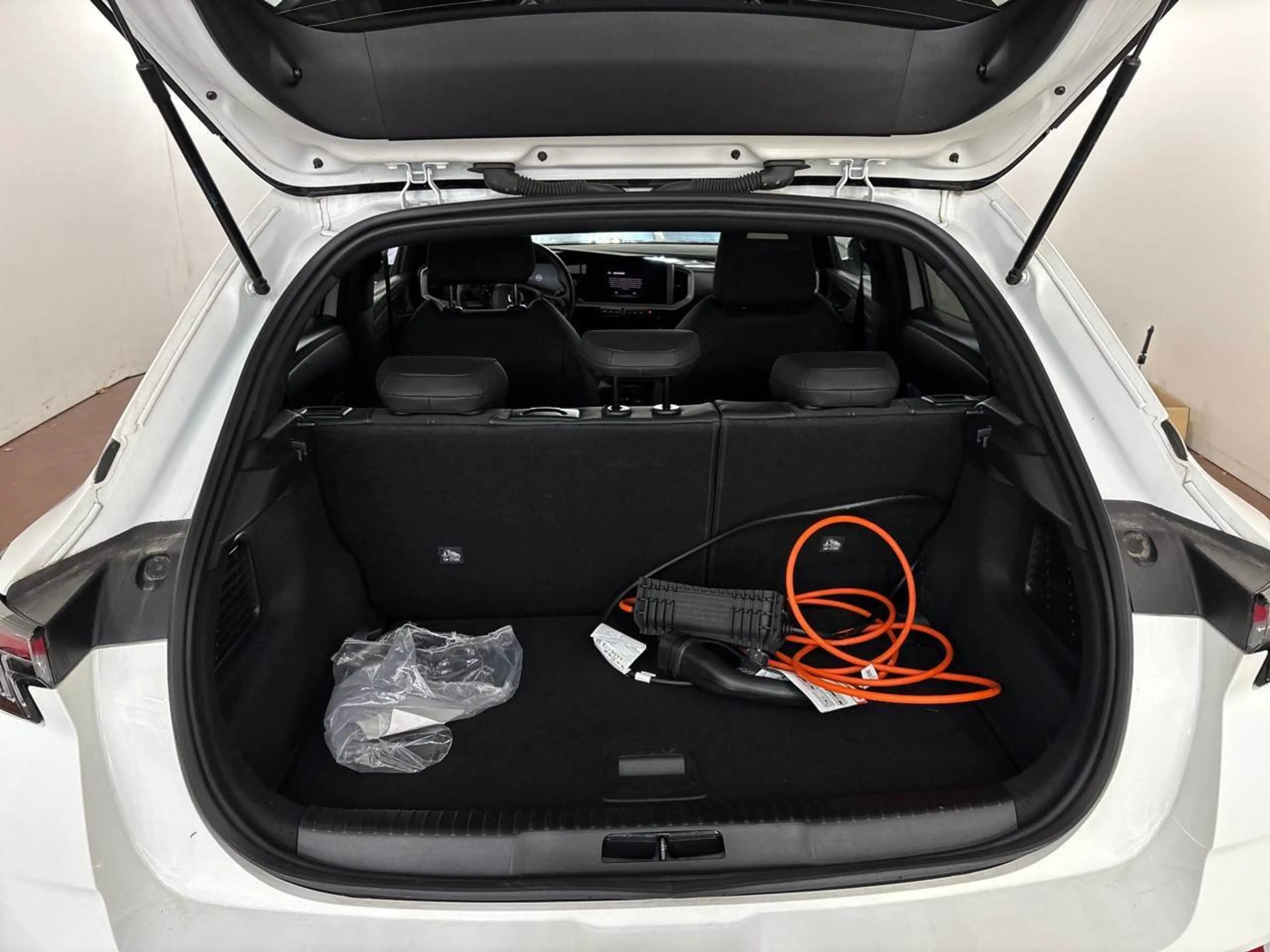 Opel Mokka-E Mokka e Ultimate BLIS Key Lane Navi RKam AUT PDC — photo 13