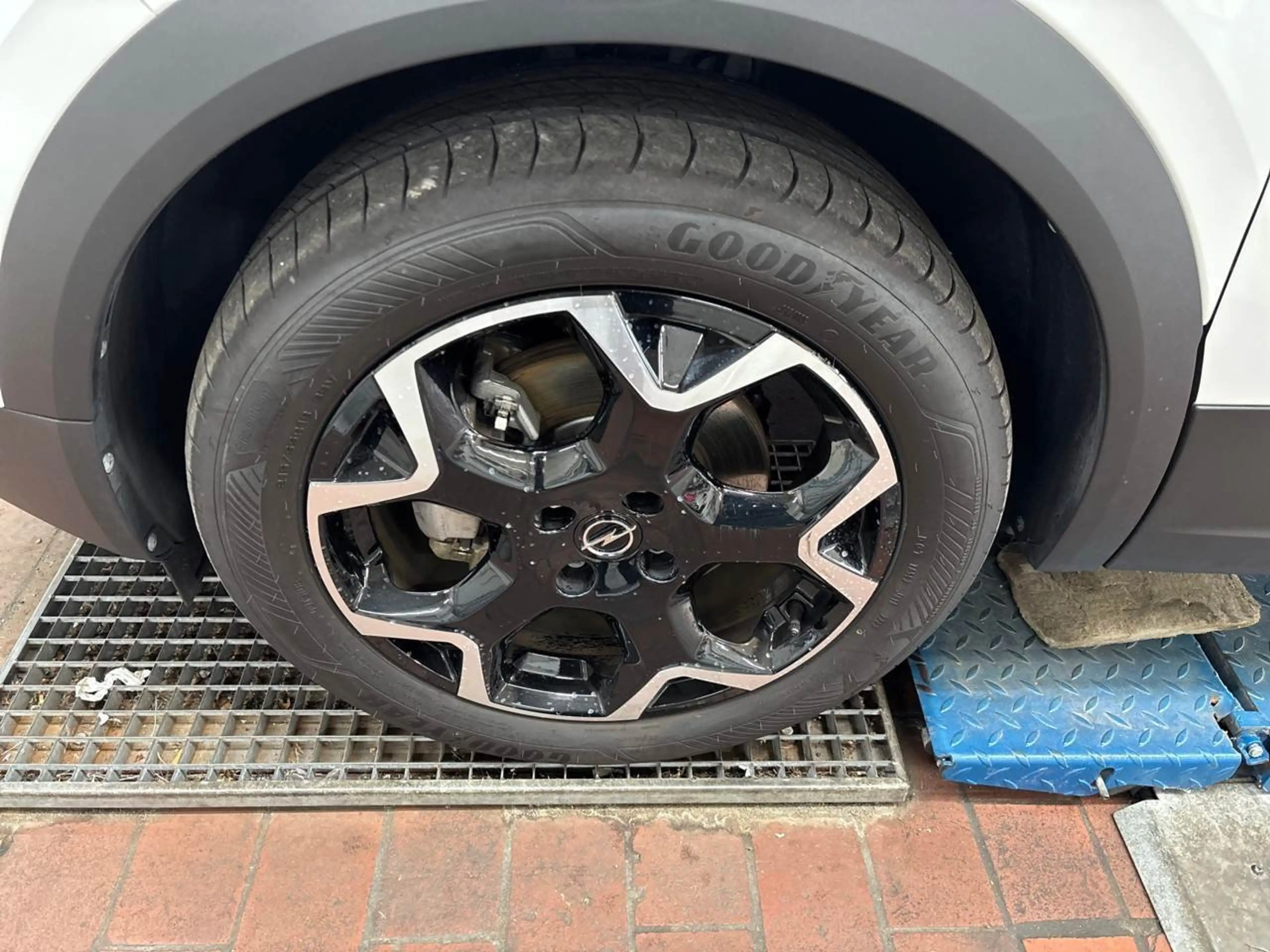Opel Mokka-E Mokka e Ultimate BLIS Key Lane Navi RKam AUT PDC — photo 12