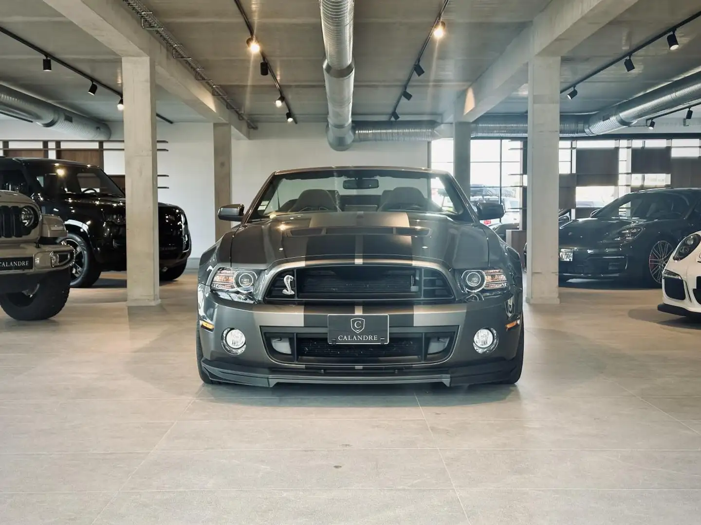 Ford Mustang SHELBY GT 500 Gris - 2