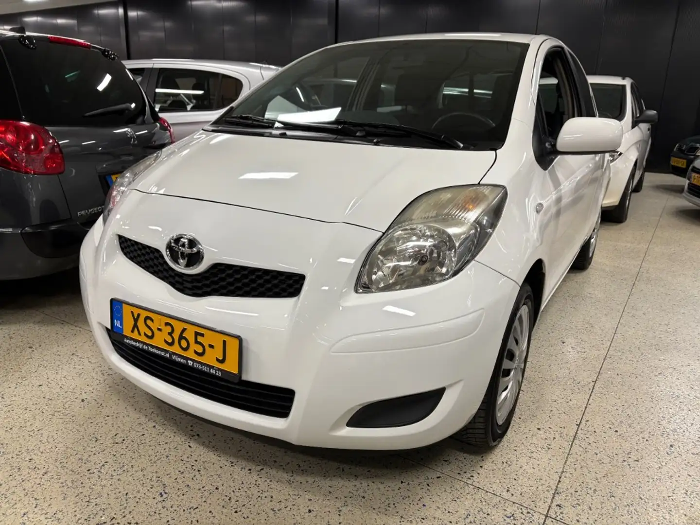 Toyota Yaris 1.0 VVTI COOL Airco Radio Bluetooth Wit - 2