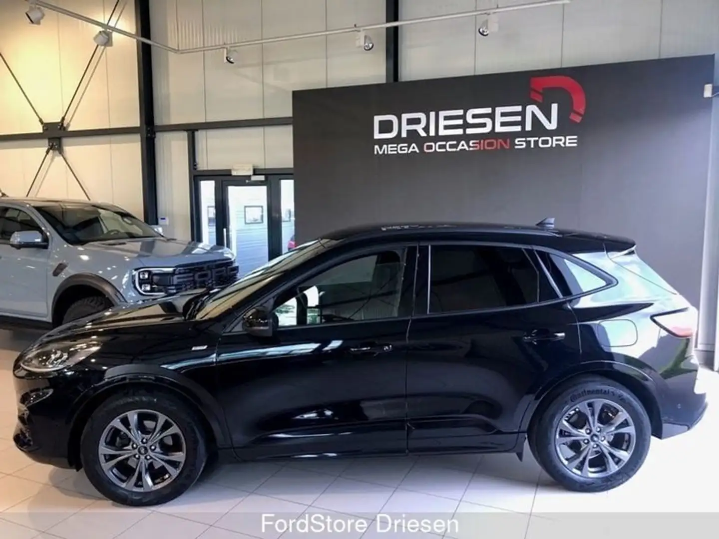 Ford Kuga St line 1.5i 150pk   (250046) Zwart - 2