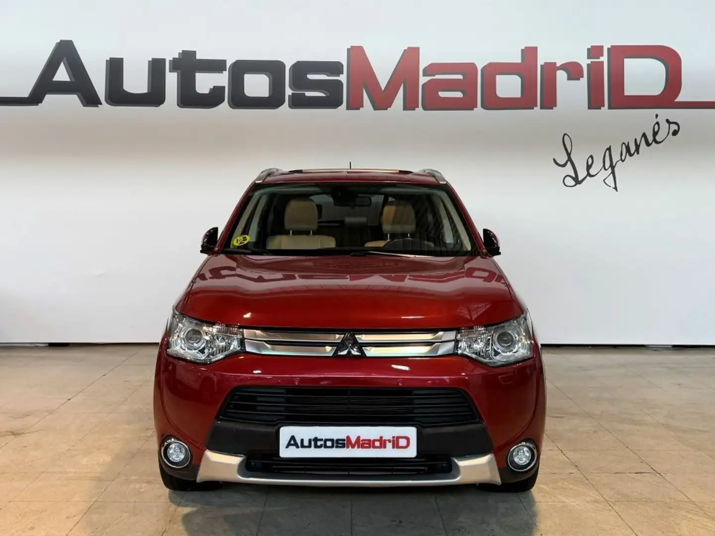 Mitsubishi Outlander 220 DI-D Kaiteki Auto 4WD Rojo - 2