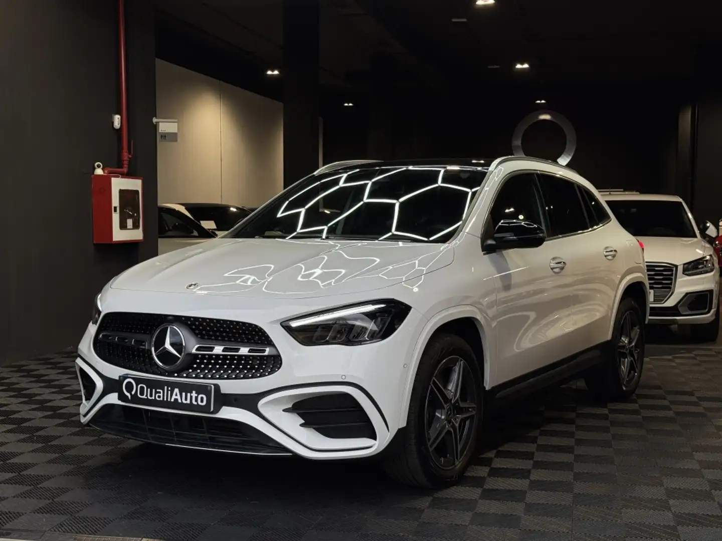Mercedes-Benz GLA 250 250e Wit - 2