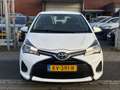 Toyota Yaris 1.3 VVT-i Aspiration | Invalide auto | Automaat | Blanc - thumbnail 2