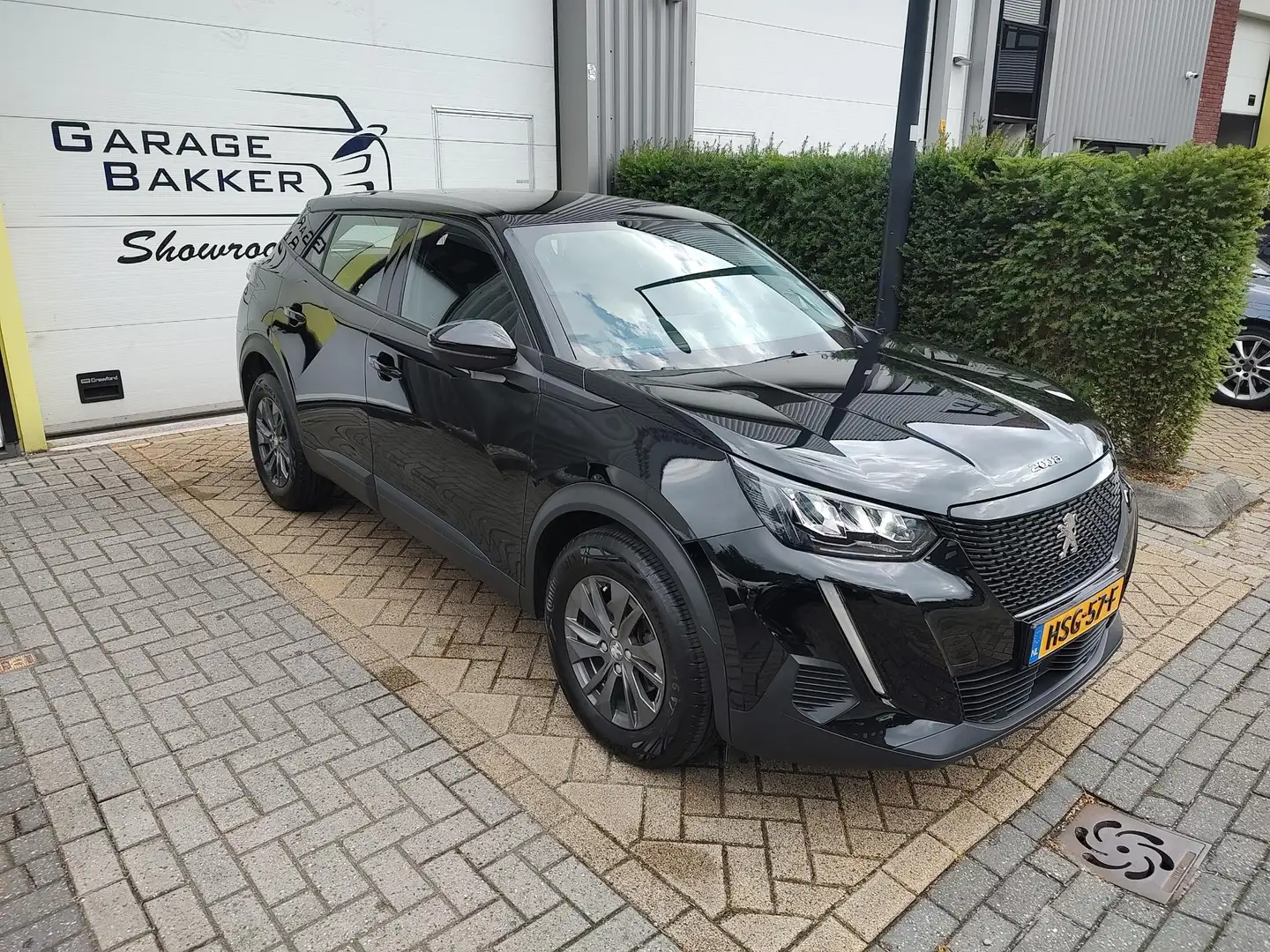 Peugeot 2008 1.2 PureTech Active Pack Allure Led 360-Camera Nav Zwart - 1