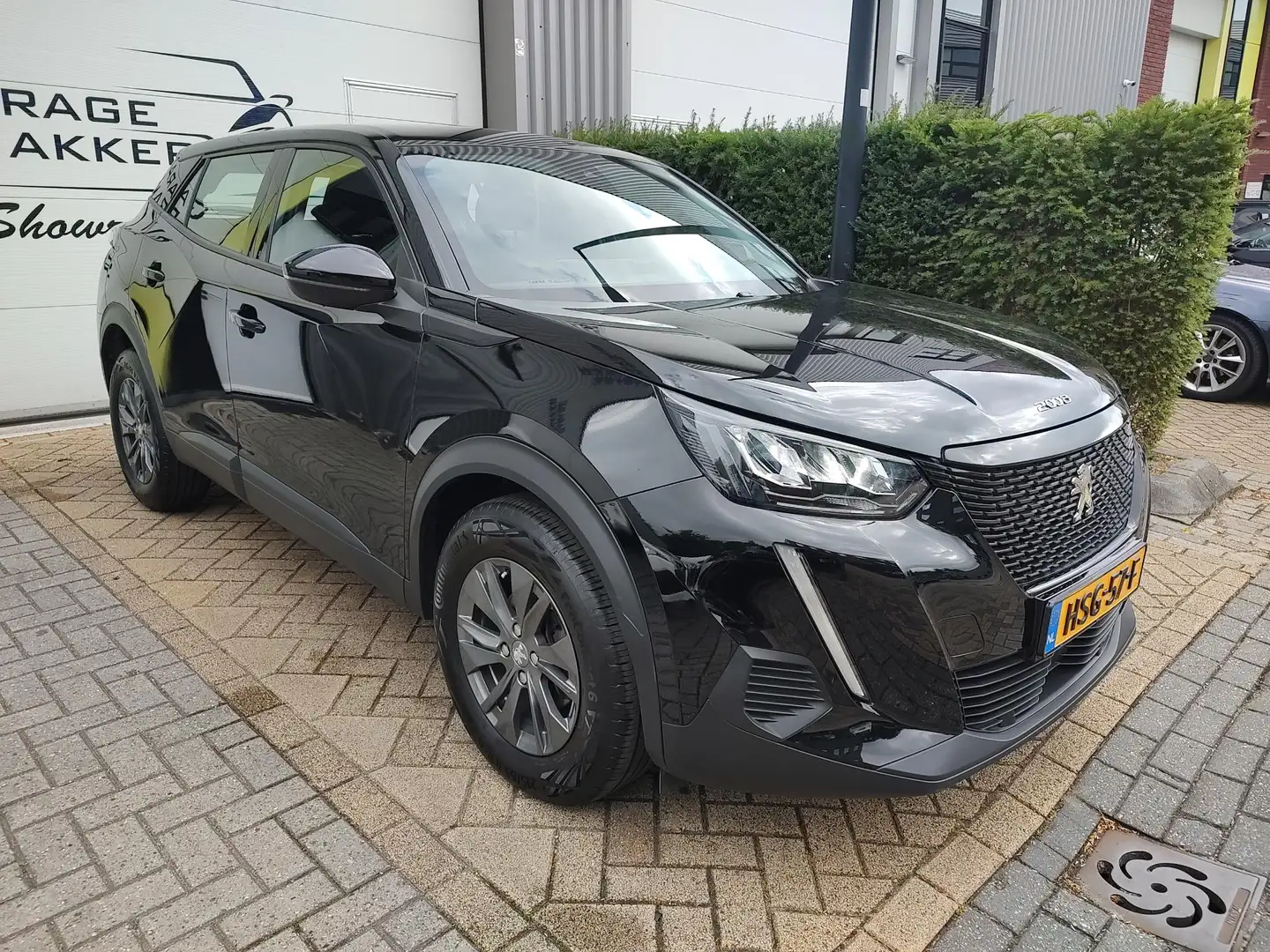 Peugeot 2008 1.2 PureTech Active Pack Allure Led 360-Camera Nav Zwart - 2
