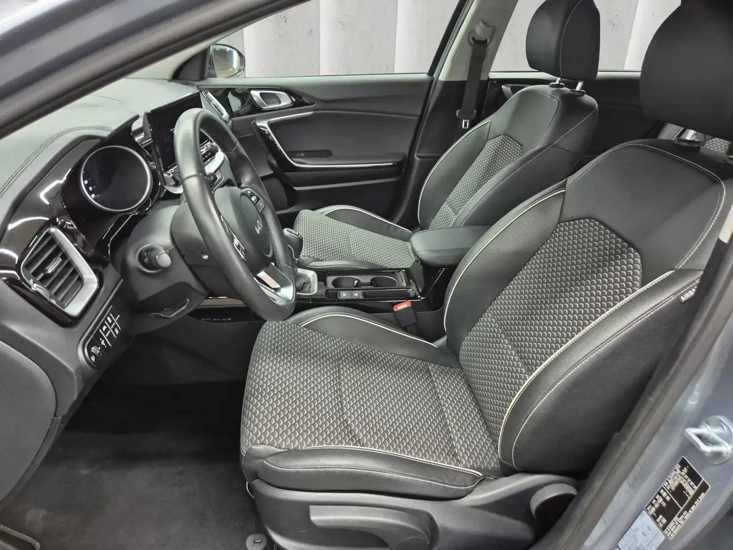 Kia Ceed / cee'd Ceed 1.0 T-GDI NAVI | RFK | AC | GRA | FSE Silber - 2