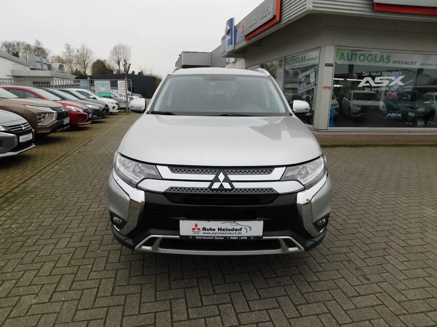 Mitsubishi Outlander Active 2.0 2WD Silber - 2