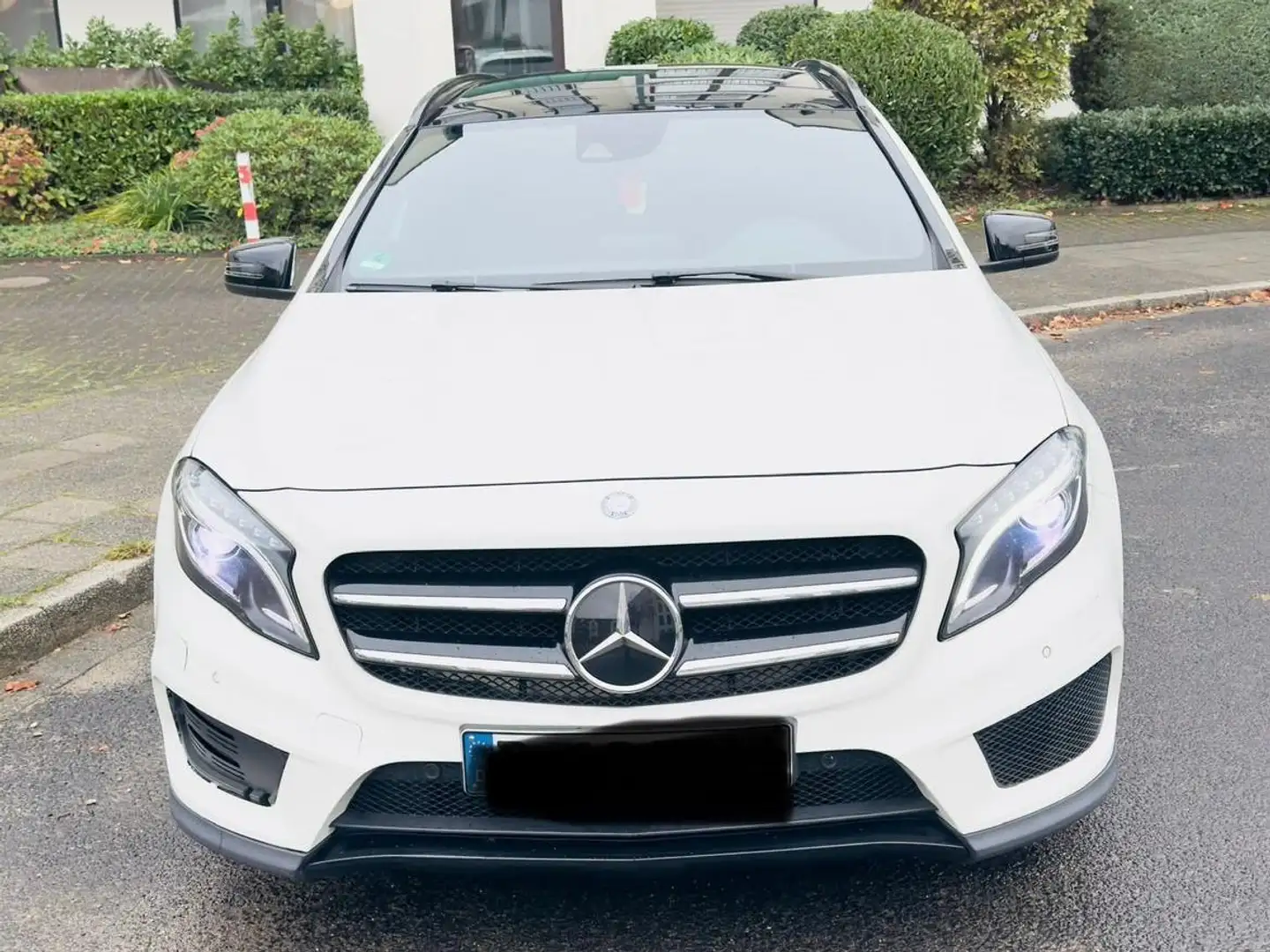 Mercedes-Benz GLA 220 GLA 220 d 4Matic 7G-DCT Activity Edition Weiß - 1