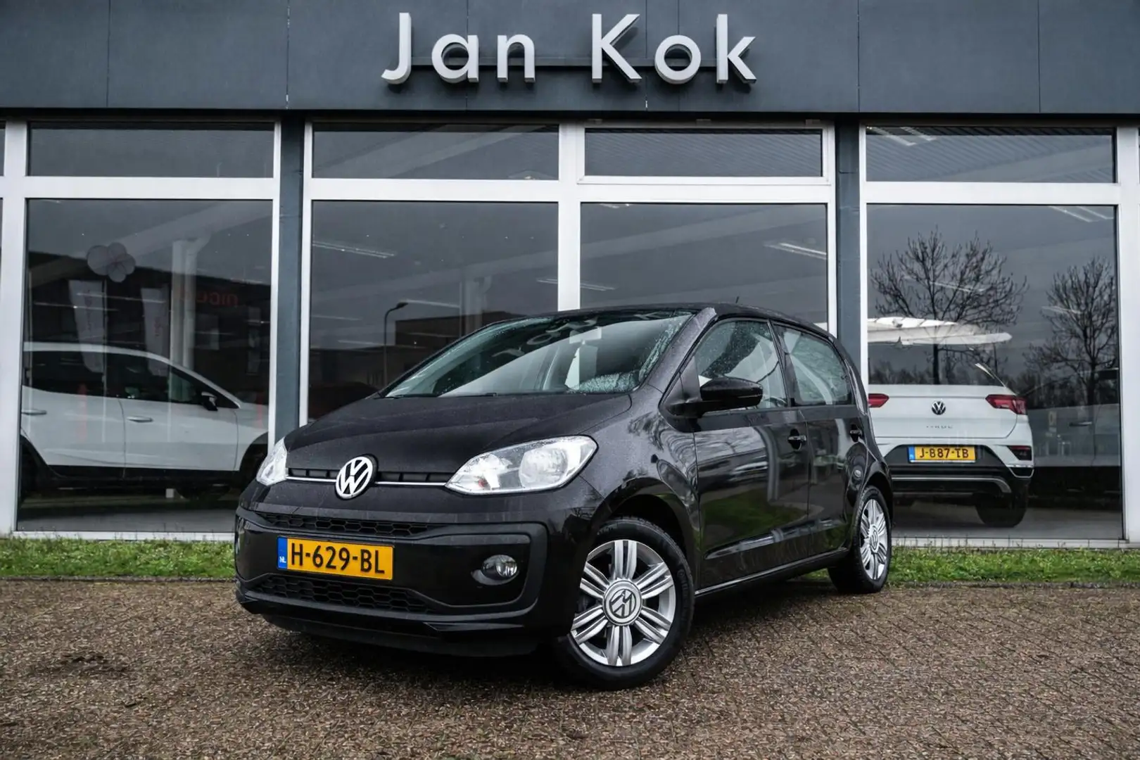 VOLKSWAGEN Up