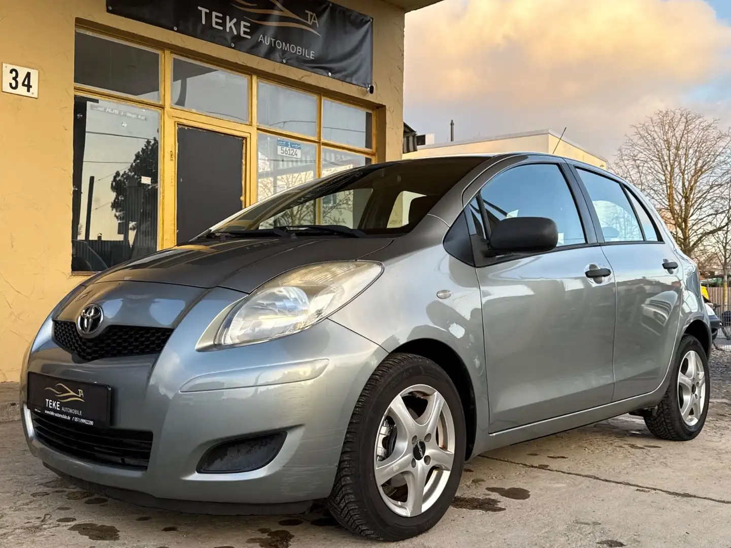 Toyota Yaris 1.33 1. Hand|Kupplung Neu|Tüv Neu|85Tkm| Silber - 1