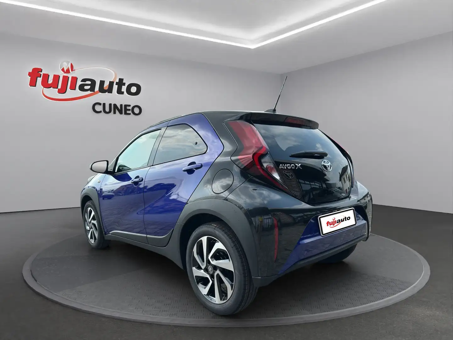 Toyota Aygo X Aygo X - MY '24 5 porte TREND 1.0 VVT-i 5 marce Ma Blu/Azzurro - 2