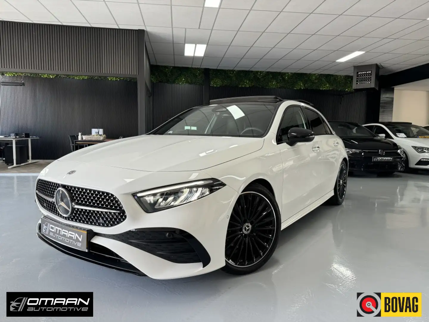 Mercedes-Benz A 200 A AMG Line Facelift 2023 PANO SFEER Wit - 1