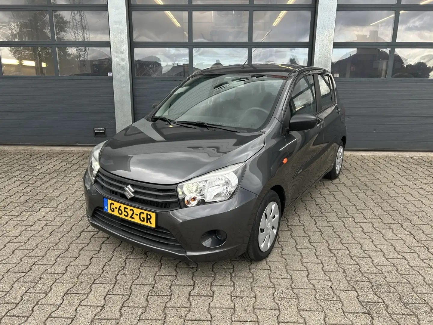 Suzuki Celerio 1.0 68pk Comfort Grau - 1