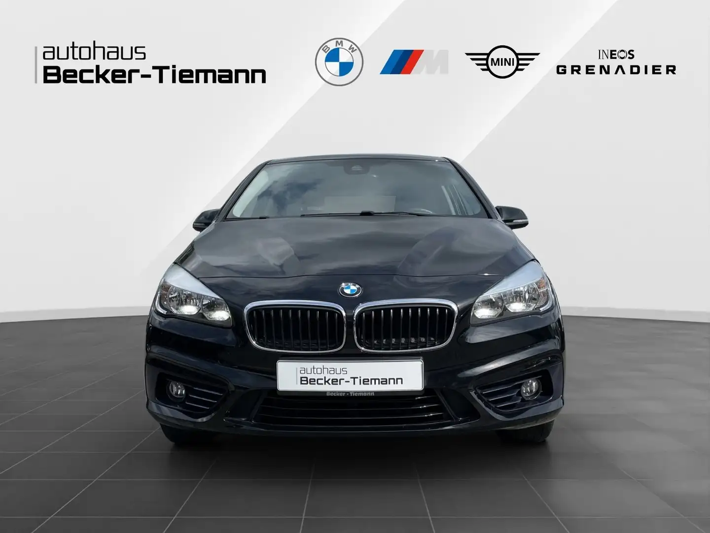 BMW 218 i Active Tourer*SPORT LINE*AHK*NAVI*PDC*SHZ* Zwart - 2