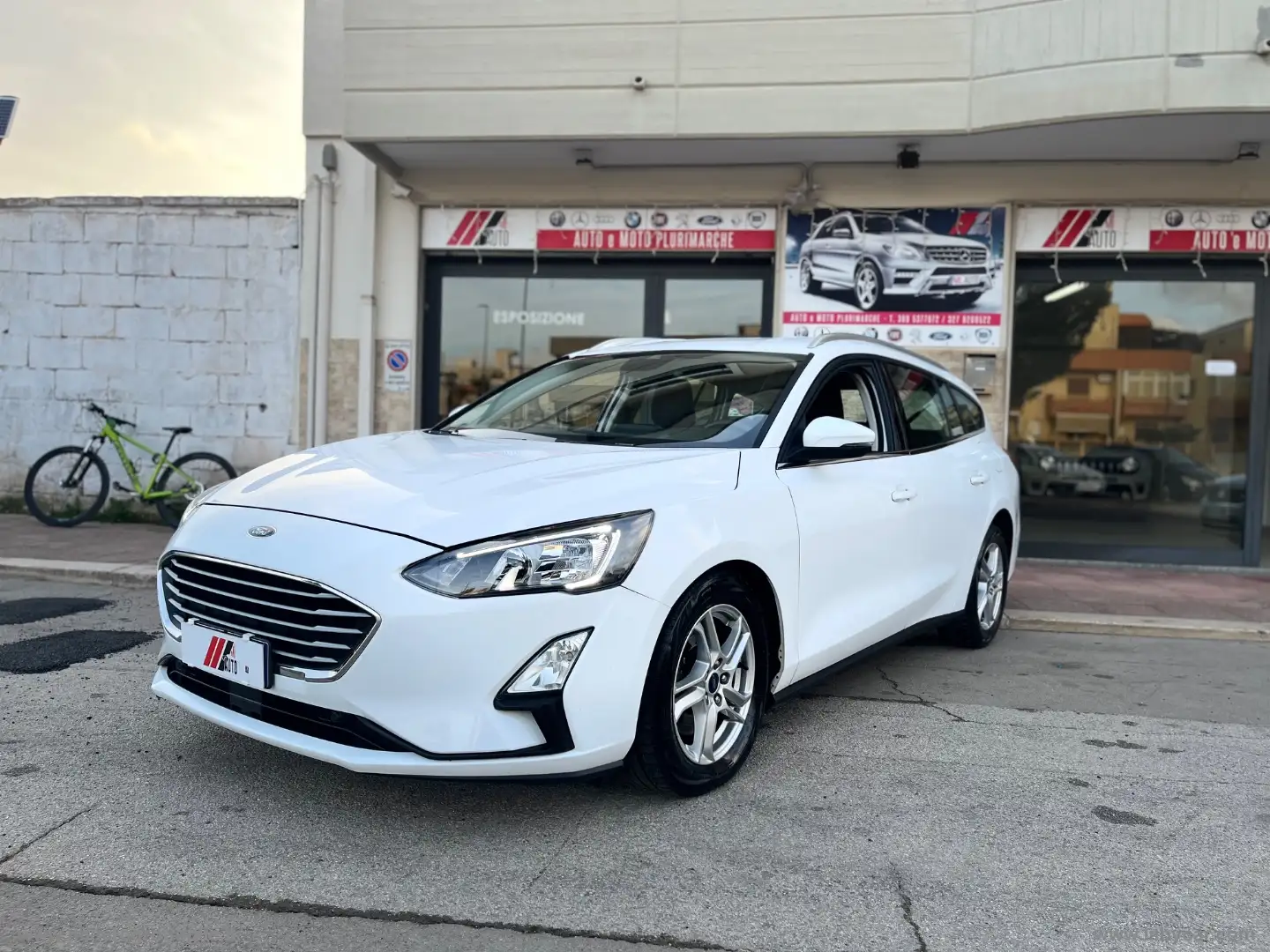 Ford Focus 1.5 EcoBlue 120CV SW Business Blanc - 1