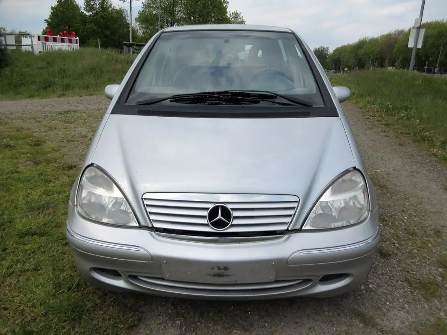 Mercedes-Benz A 190 A -Klasse A 190 L AC VB Срібний - 2