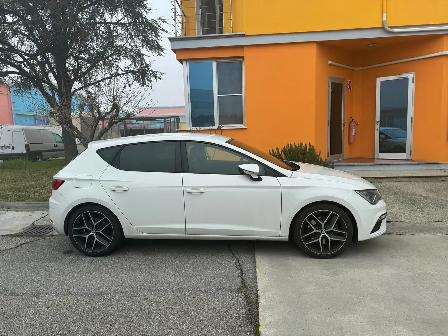 SEAT Leon Leon 5p 2.0 tdi cr FR s Bianco - 2