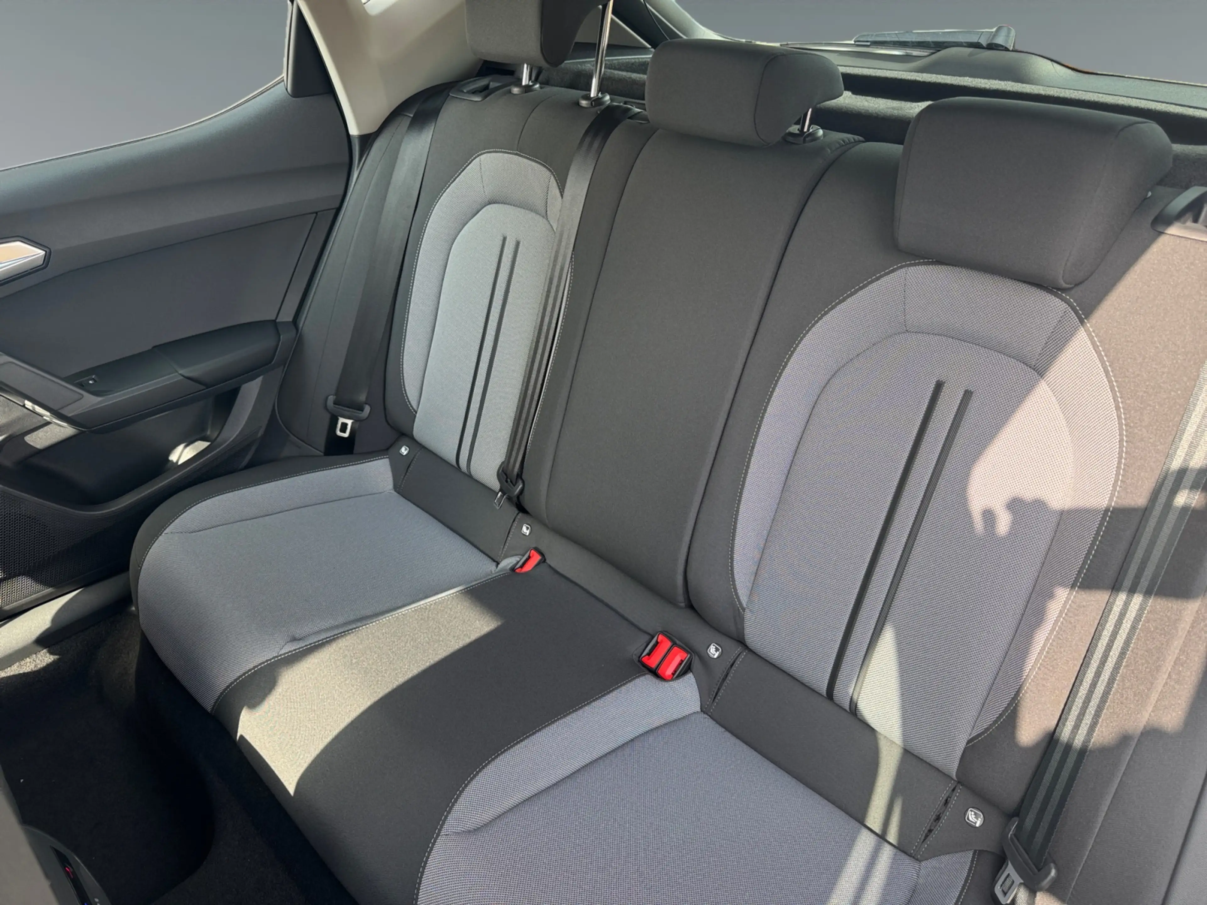 SEAT Leon e-Hybrid 1.5 204pk TSI Style Business Intense Verwarmbare v — photo 11