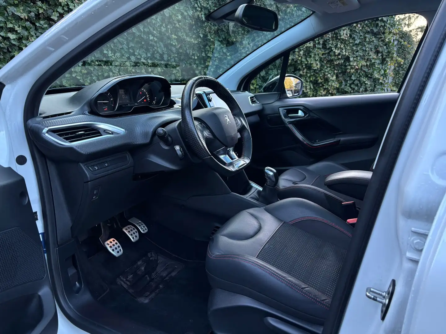 Peugeot 208 1.2 GT-line | Half Leer | JBL | Pano | Org NL | Cr Wit - 2