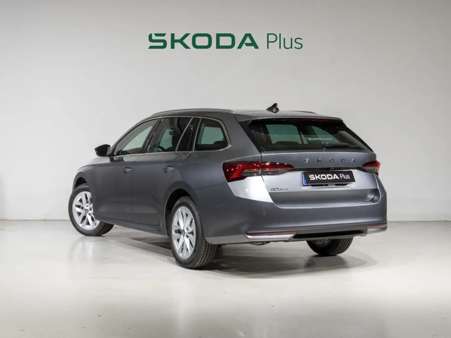 Skoda Octavia Combi 1.5 TSI MHEV Design DSG7 110kW Gris - 2