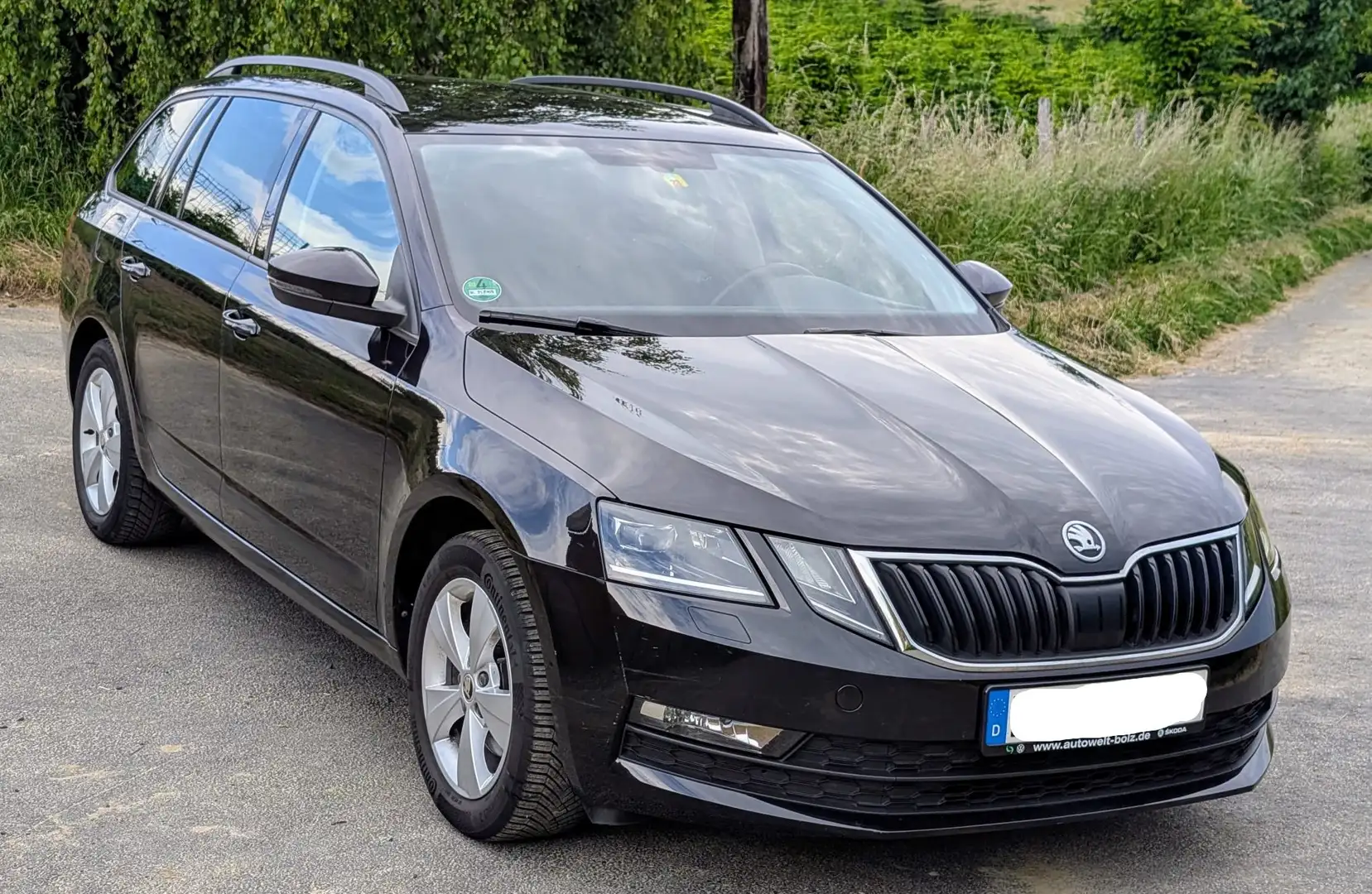 Skoda Octavia Octavia Combi 1.0 TSITour Schwarz - 1