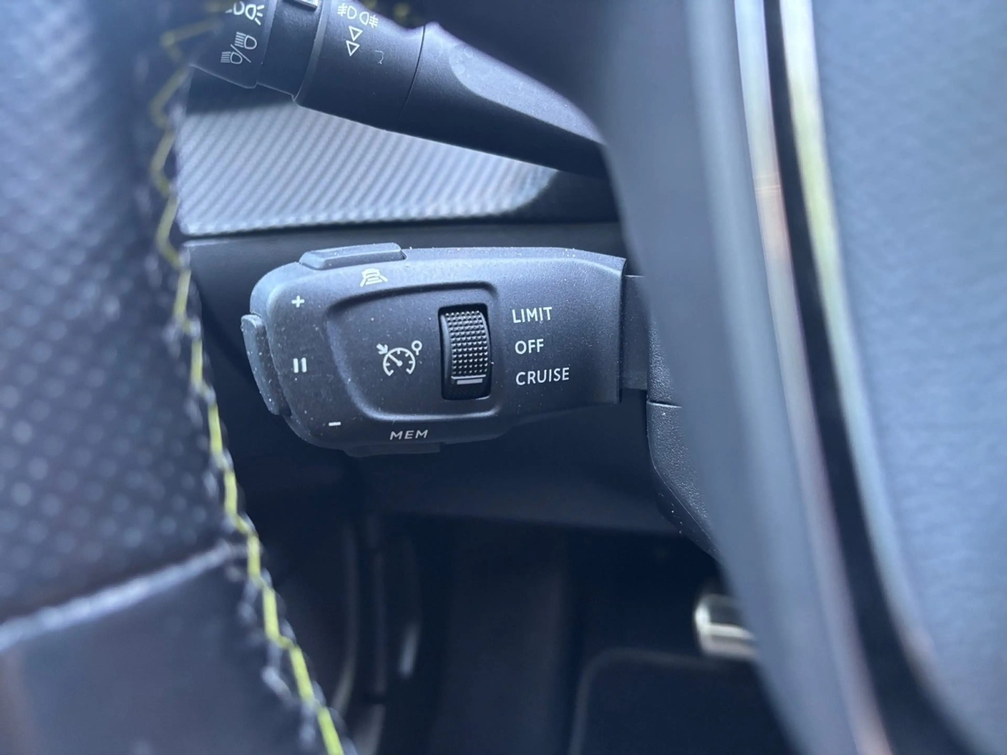 Peugeot e-2008 Peugeot e-2008 50kWh GT Pack — photo 10