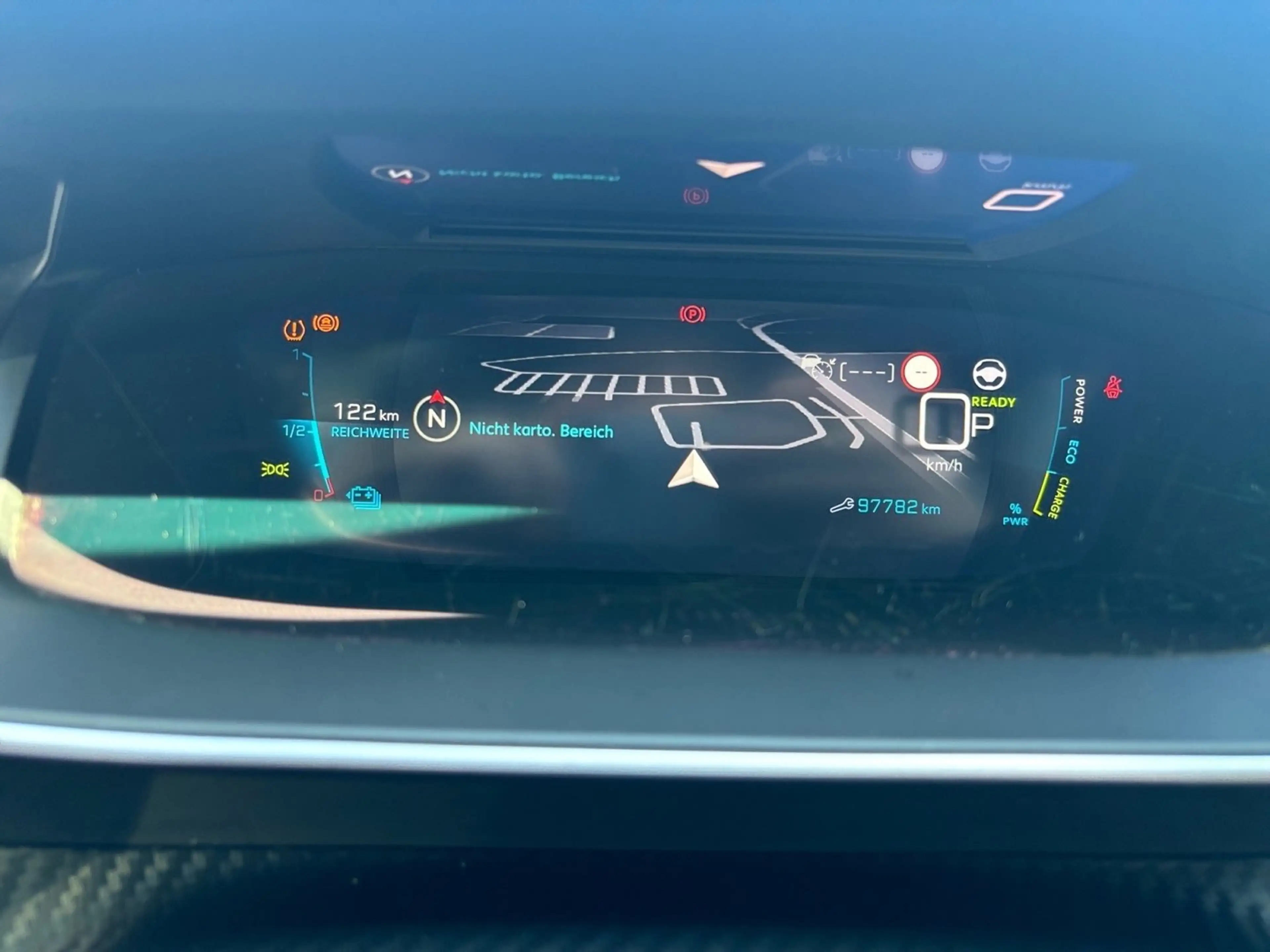 Peugeot e-2008 Peugeot e-2008 50kWh GT Pack — photo 11