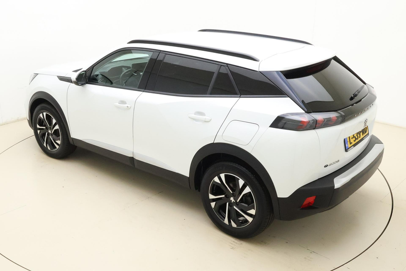 Peugeot e-2008 EV Allure Pack 50 kWh | Soh 96% | Navigatie | Came — photo 4
