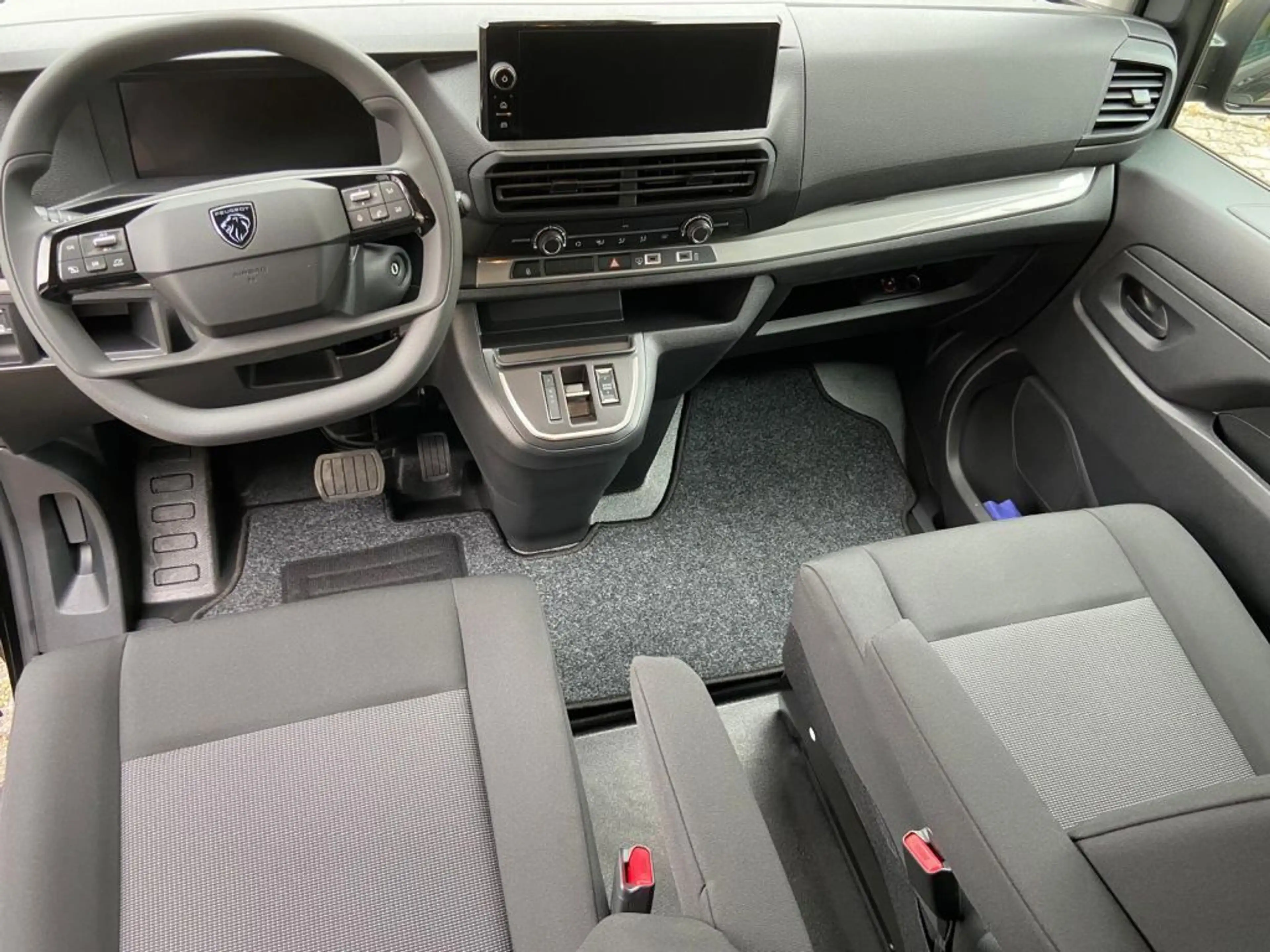 Peugeot Expert 2.2 Diesel 180 L3 S&S EAT8 — photo 8