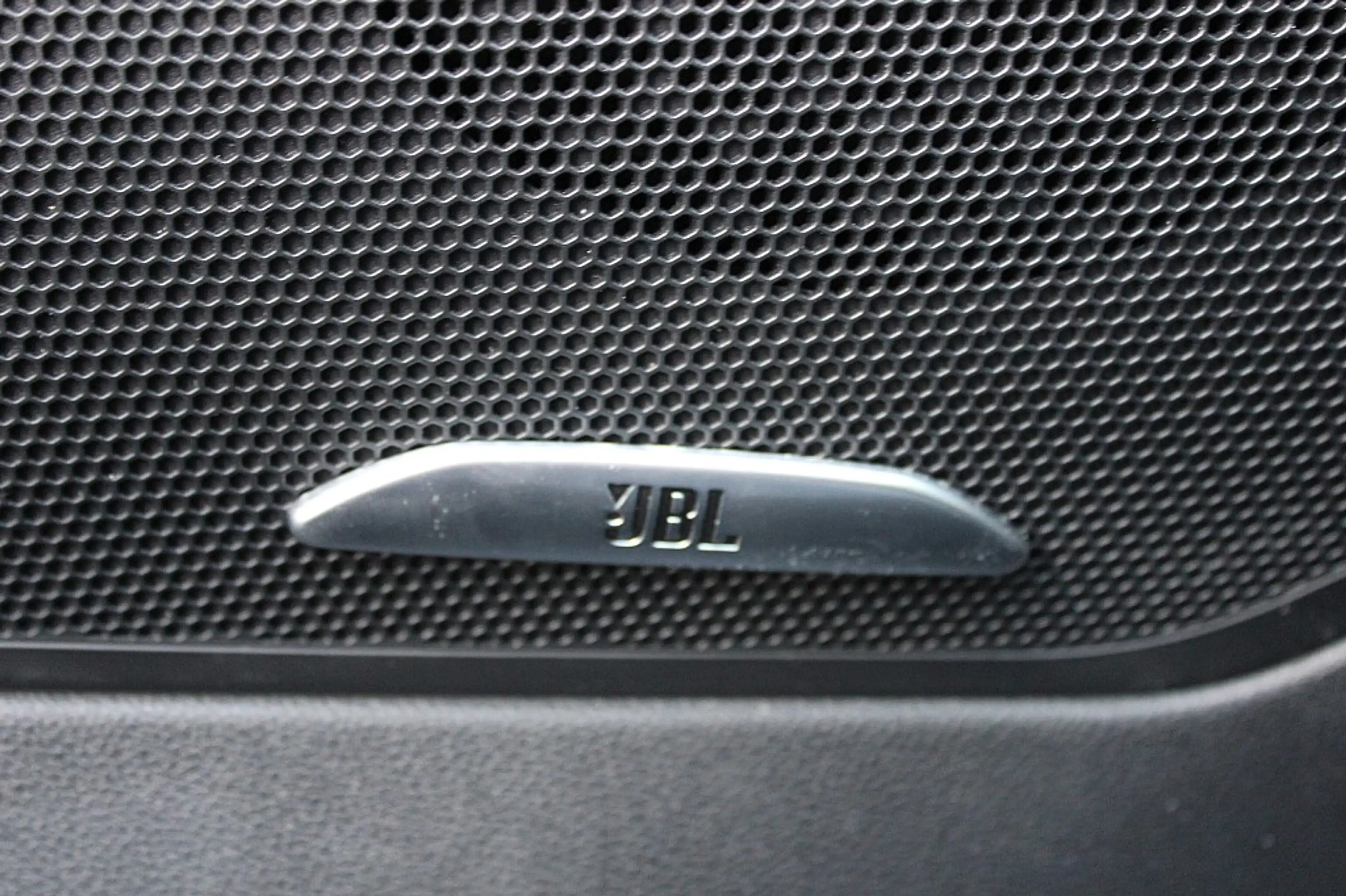 Peugeot RCZ R 1,6 THP 270/VOLL-LEDER-NAVI-TOP!! — photo 12