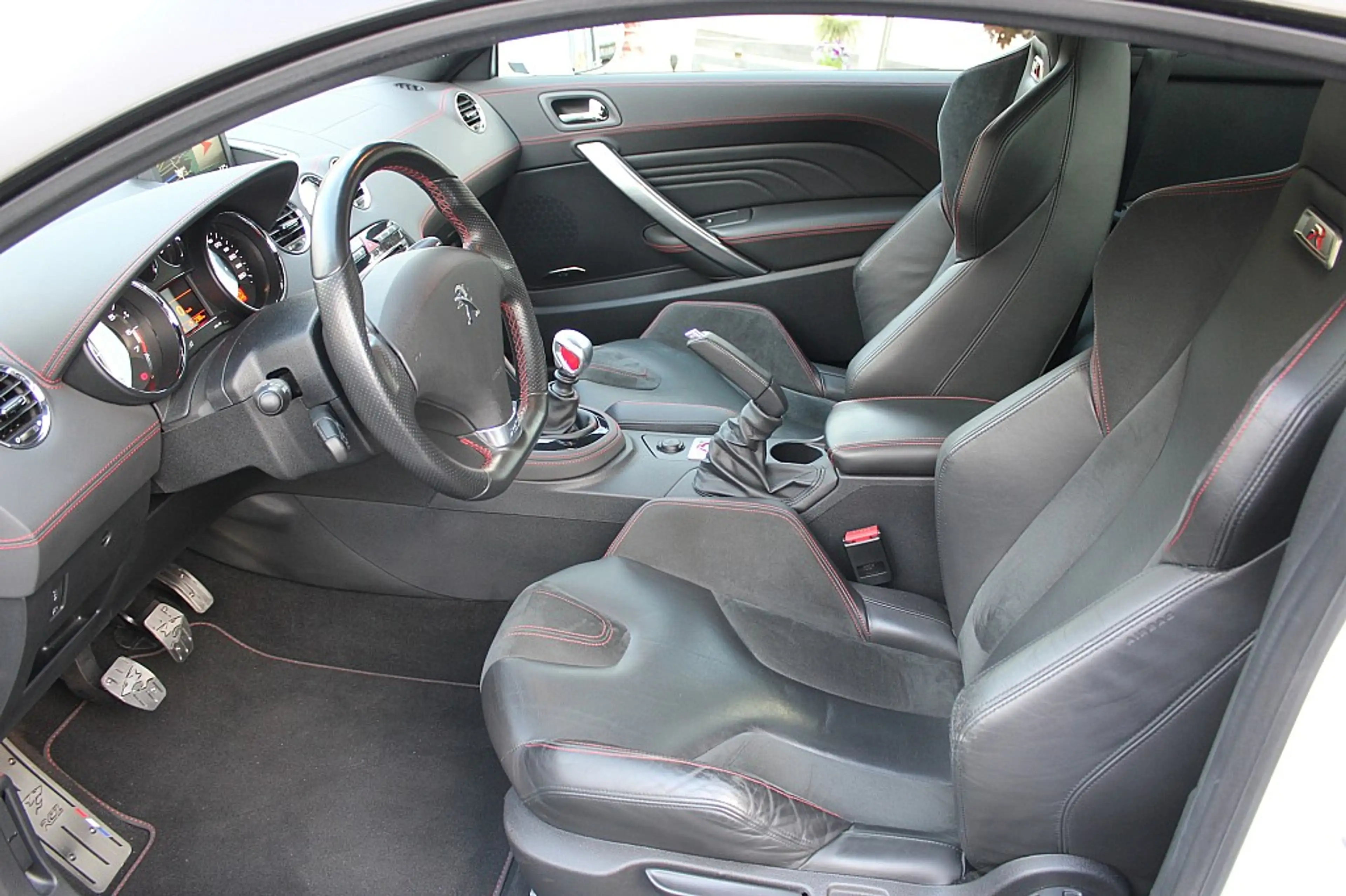 Peugeot RCZ R 1,6 THP 270/VOLL-LEDER-NAVI-TOP!! — photo 7
