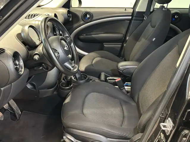 Mini Hatch view 10