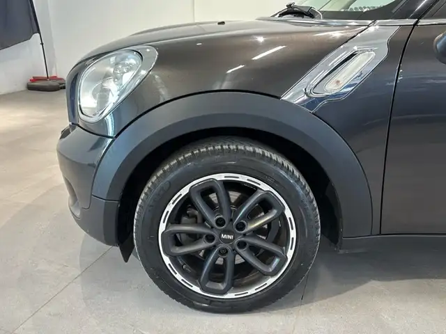 Mini Hatch view 9