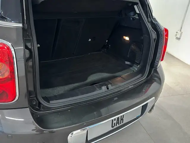 Mini Hatch view 14