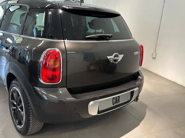 Mini Hatch view 5