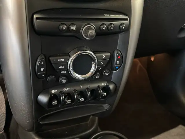 Mini Hatch view 17