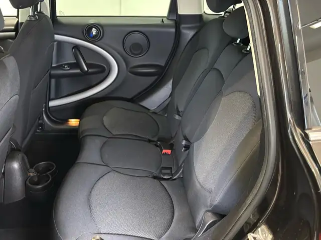 Mini Hatch view 13