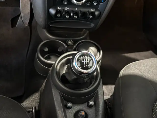 Mini Hatch view 18