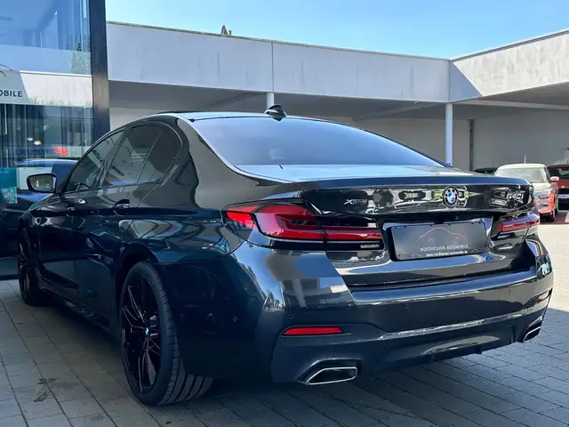 BMW 5 Series view 3