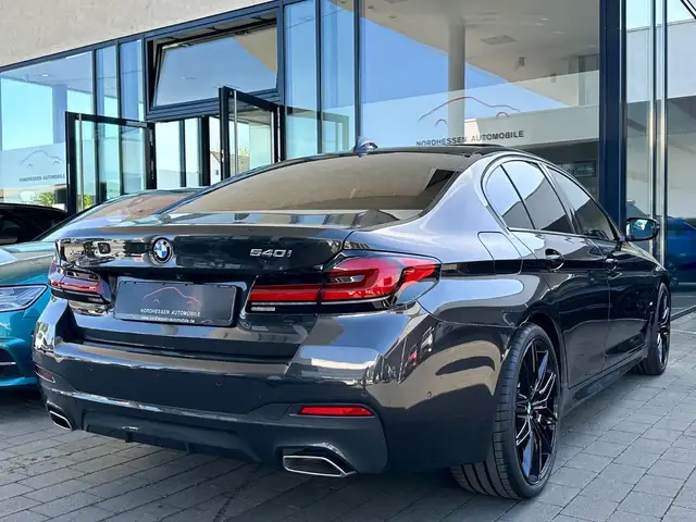 BMW 5 Series view 4
