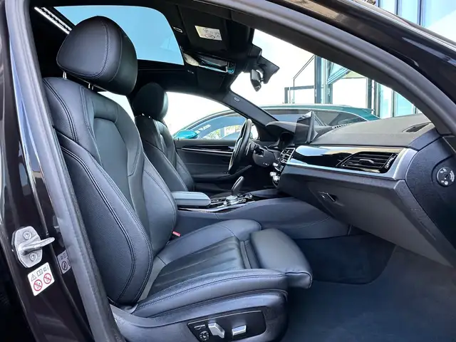 BMW 5 Series view 15