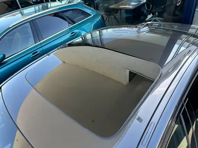 BMW 5 Series view 10
